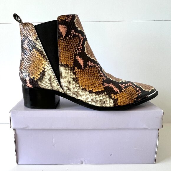 Marc Fisher LTD Yale Chelsea Ankle Boots, Pointy Toe, Size 9, Snakeskin Print EC - Picture 4 of 13